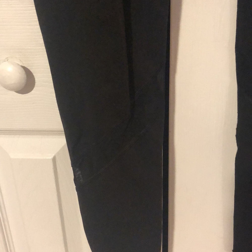Old Navy Yoga Pants in black - Picture 3 of 8